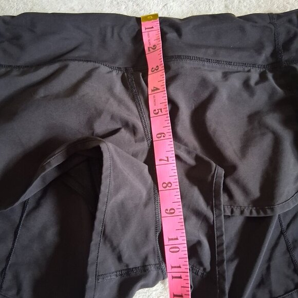 Lululemon Women's Size 8 Black Low Rise Speed Up Shorts - Picture 11 of 12